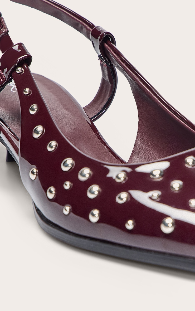 Escarpins en PU verni bordeaux à talon kitten et clous image 5