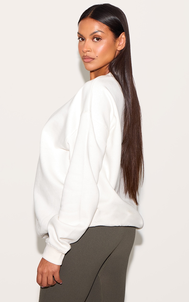 PRETTYLITTLETHING Maternité Sweat de grossesse oversize crème brodé image 2