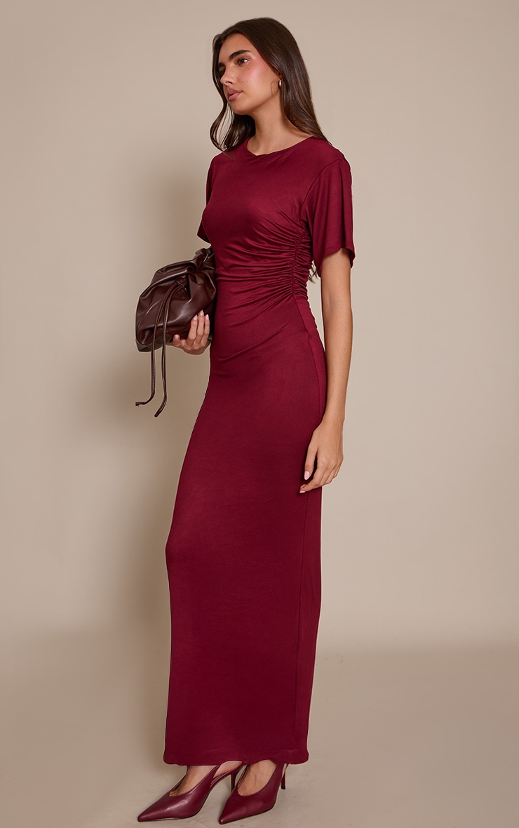 Robe longue en jersey bordeaux à col bateau et manches courtes image 3