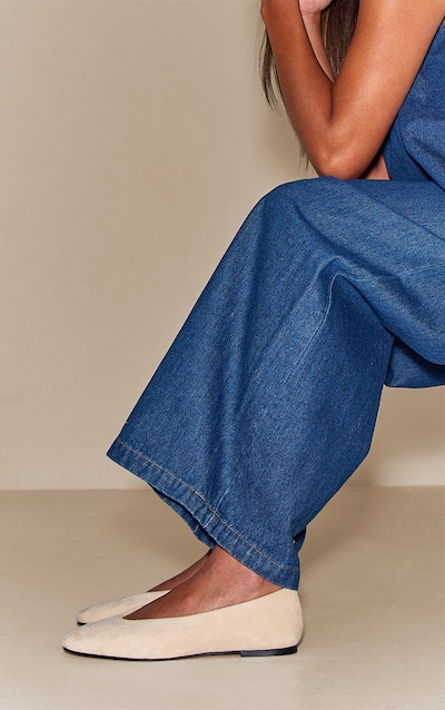 Ballerines carrées en suédine crème à coutures devant