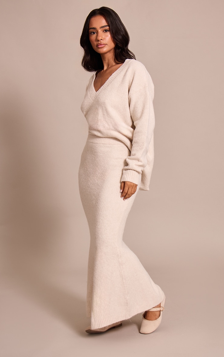 Petite Pull en maille tricot crème à col en V image 3