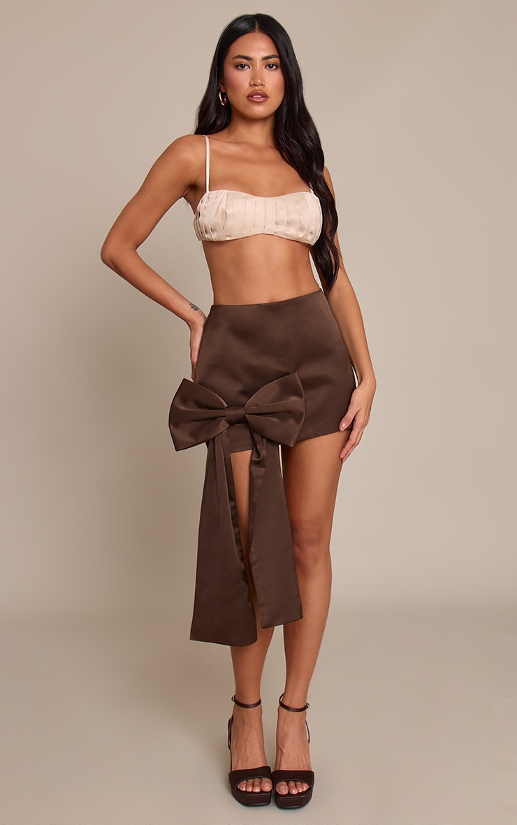 Mini-jupe satinée chocolat à noeud papillon image 4
