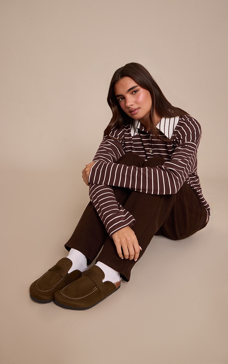 Mules en suédine vert olive à doublure en fausse fourrure image 1