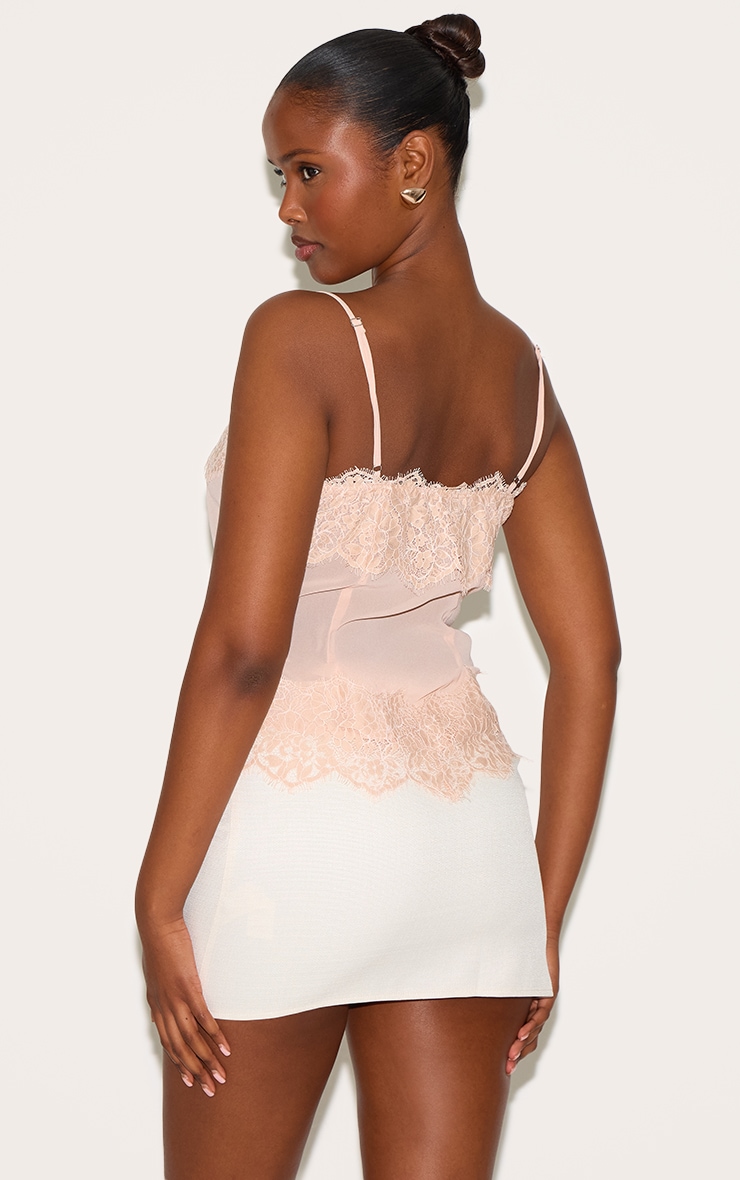 Cami-top rose poudré en mousseline de soie transparente à fines bretelles et bordure en dentelle image 2