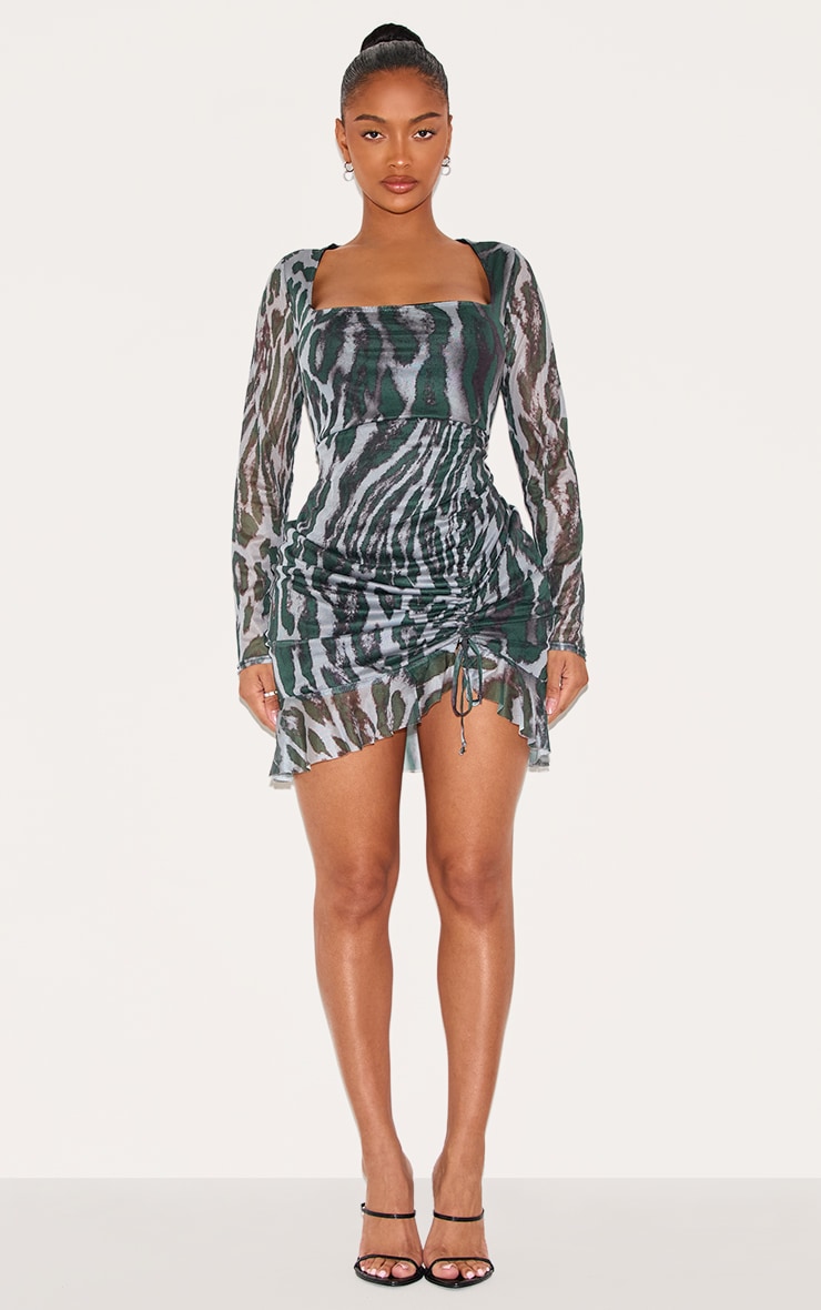 Shape Robe moulante imprimé abstrait vert en mesh manches longues froncée sur le côté à ourlet volanté image 3