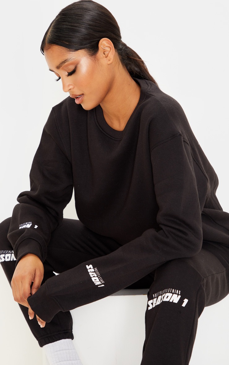 PRETTYLITTLETHING Black Season 1 Slogan Sweater