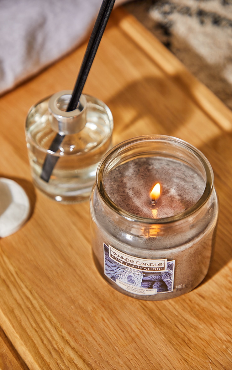 Yankee Candle Home Inspiration Medium Jar Cosy Up PrettyLittleThing