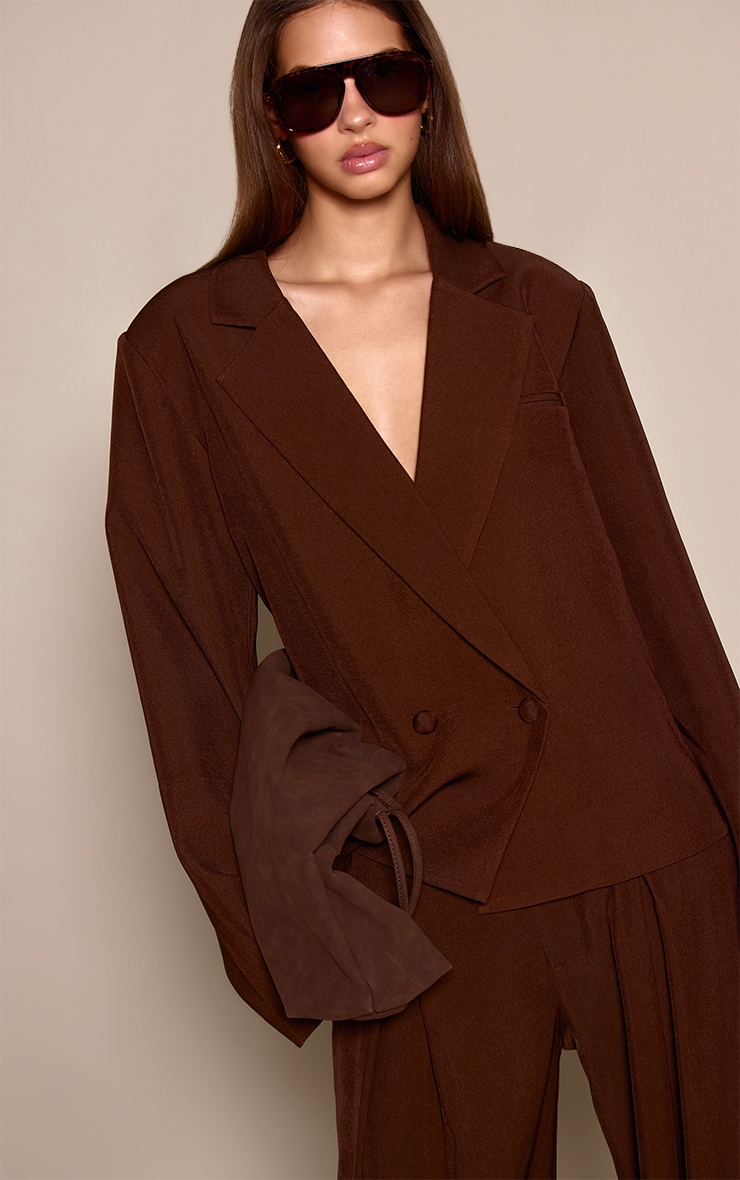 Blazer de tailleur marron foncé à épaules carrées