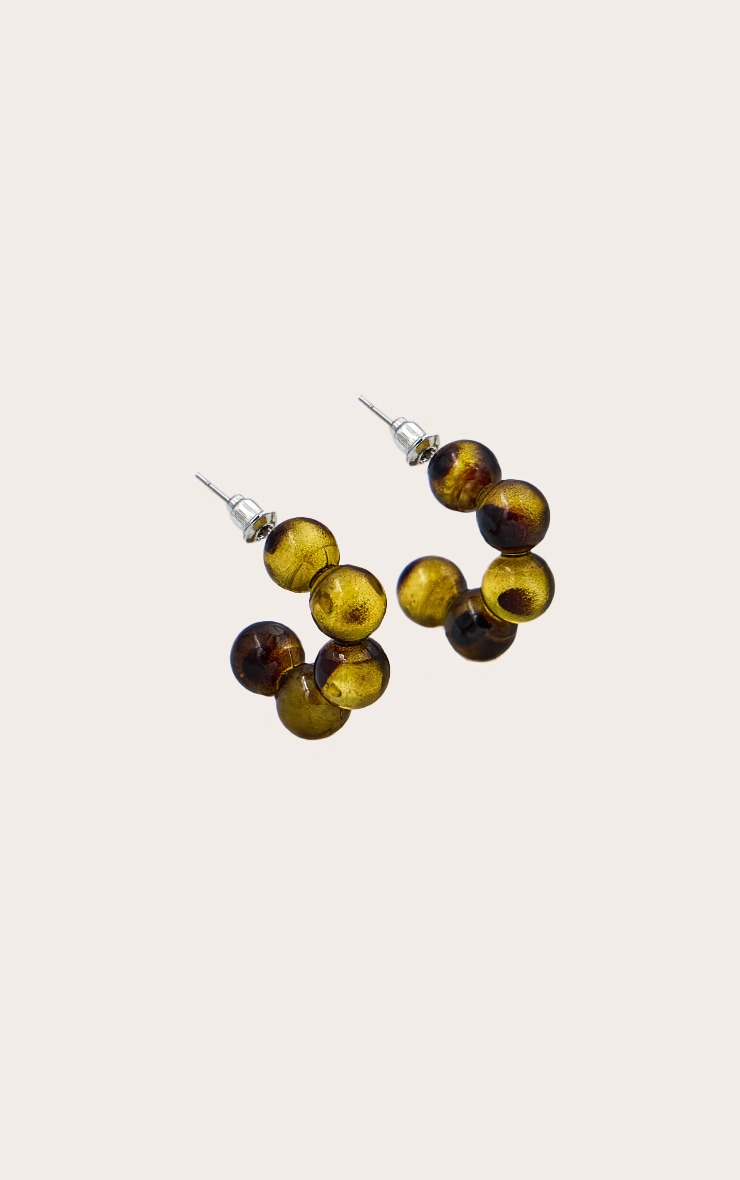 Créoles à perles en résine image 3
