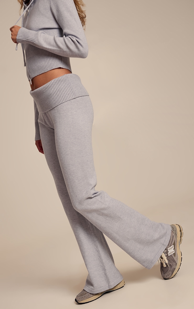 Pantalon flare en maille tricot gris clair à bande repliée sur la taille image 2