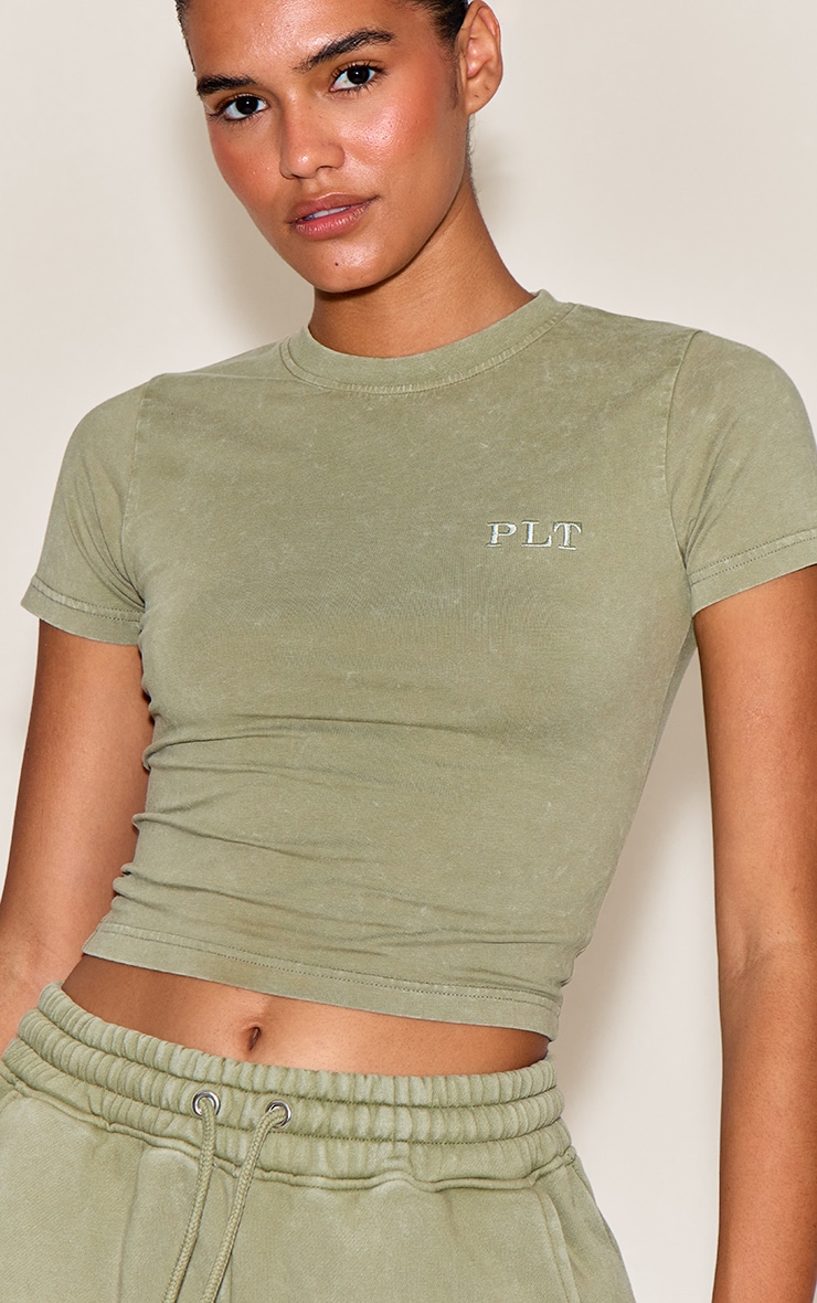 T-shirt ajusté vert olive délavé image 4