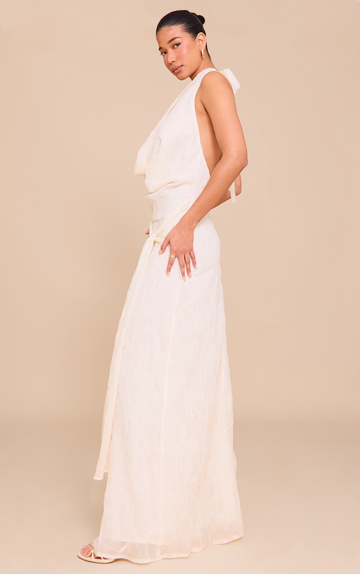 Robe longue texturée non colorée à col bénitier et partie nouée image 3