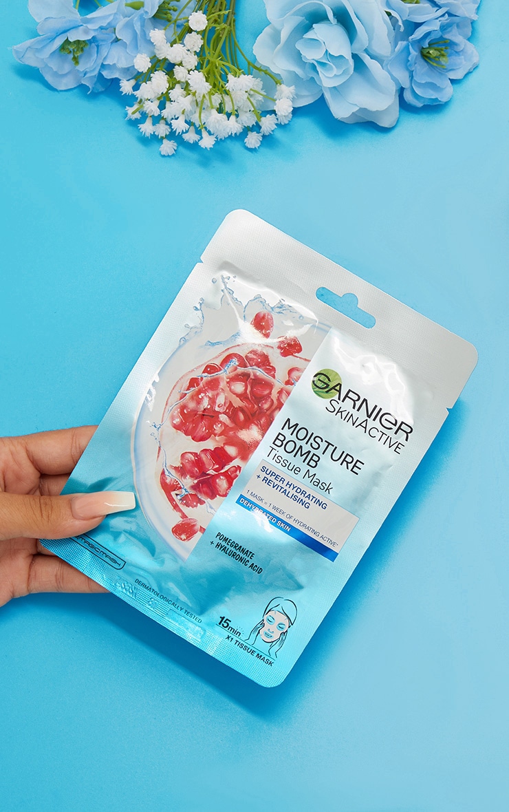 Garnier Moisture Bomb Hydrating Pomegranate Face Sheet Mask image 2