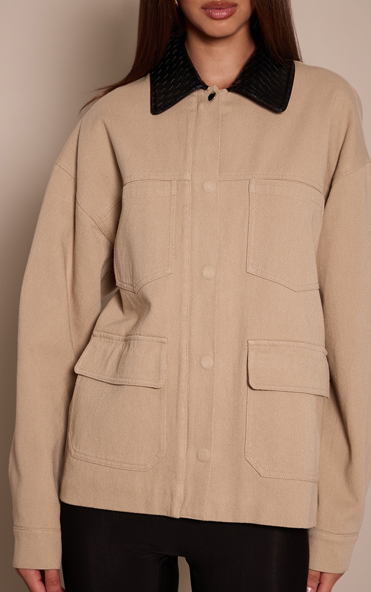 Veste en maille sergée beige à col contrastant et poches image 4