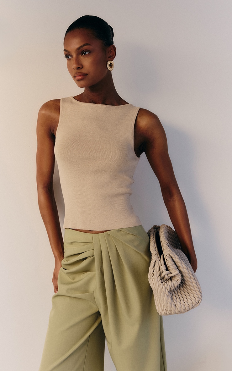 Pantalon de tailleur large tissé vert sauge à détail plissé image 3