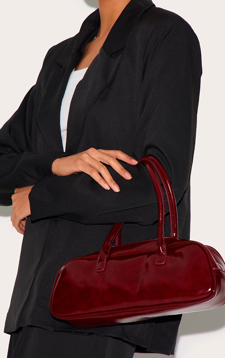 Sac à main style baguette en PU verni bordeaux image 4