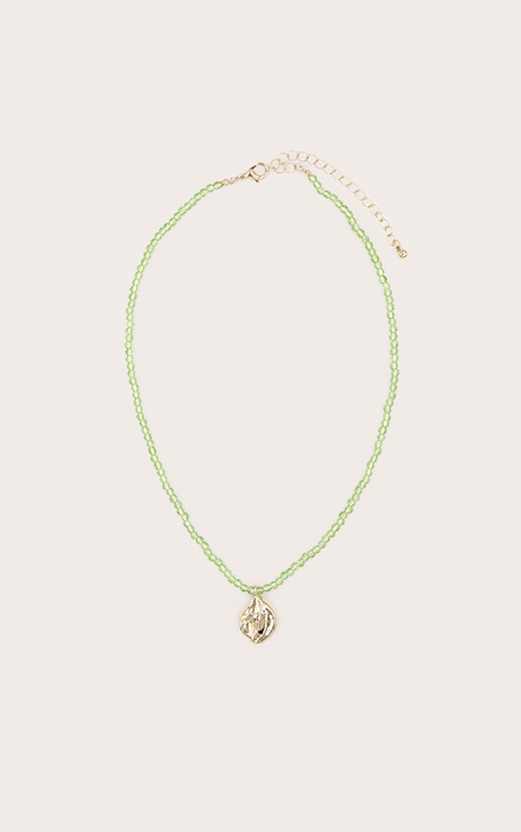 Collier doré en perles à pendentif coquillage image 2
