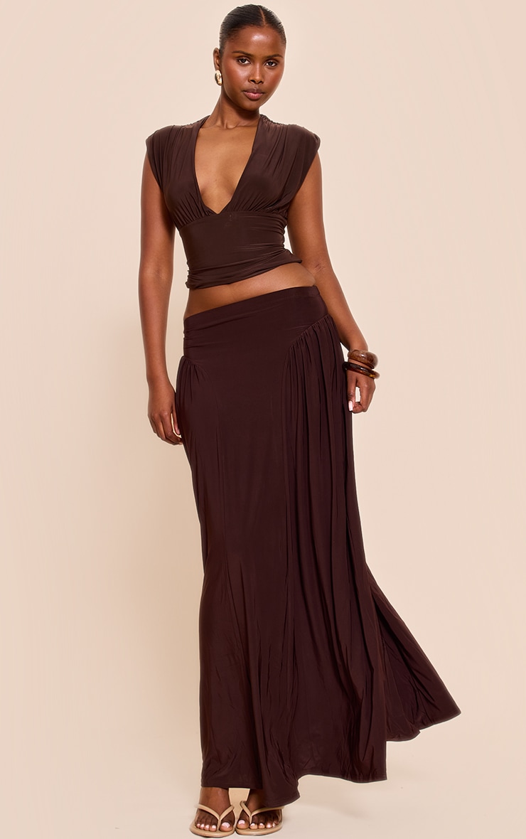 Top long moulant doublé chocolat foncé à décolleté drapé image 3