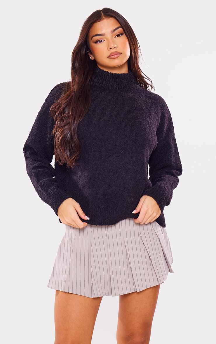 Pull en maille effet peluche noire à col haut image 3