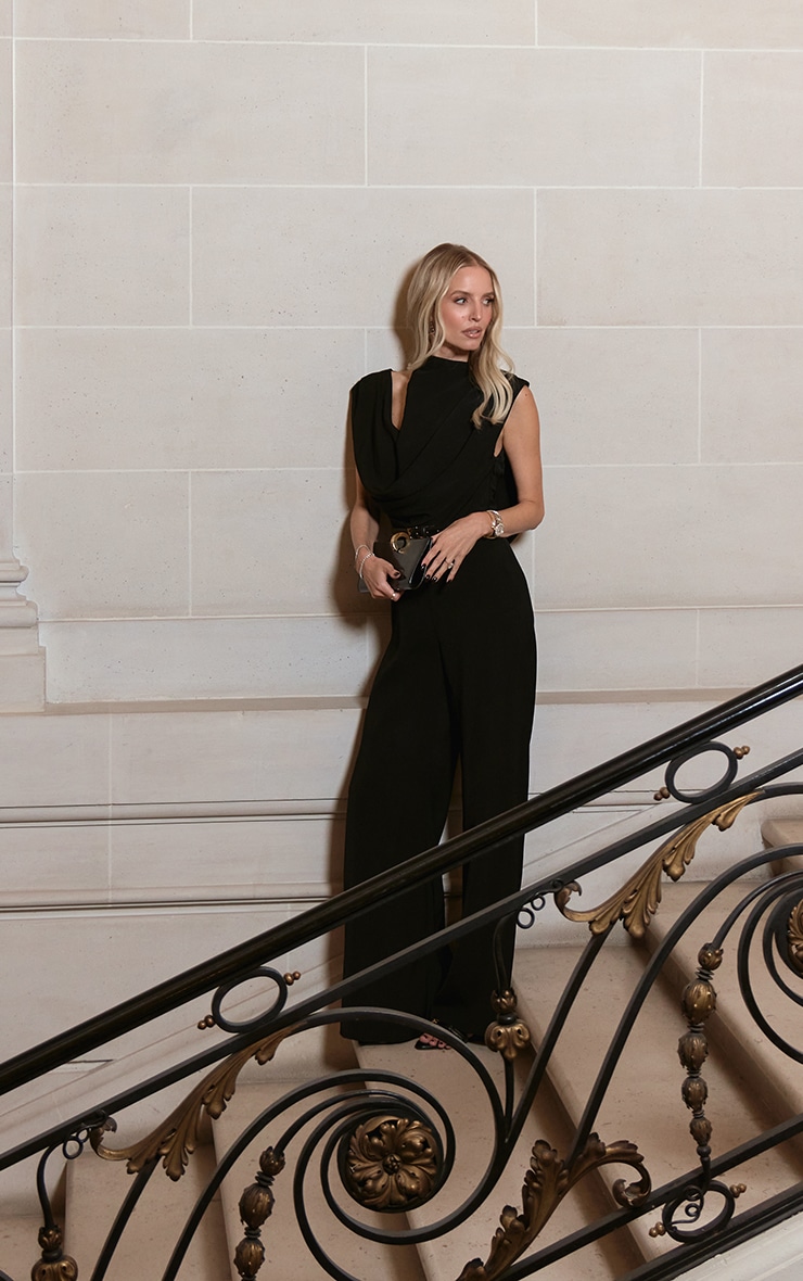 Combinaison tissée deluxe noire à col asymétrique et dos bénitier image 4