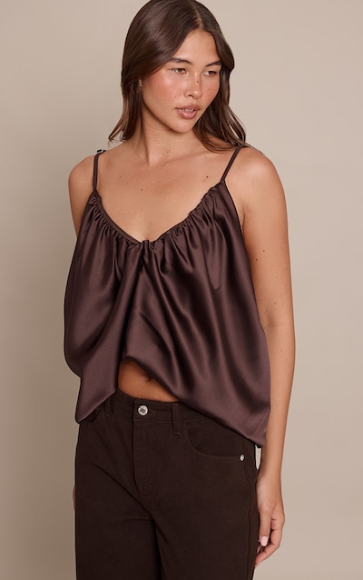 Débardeur bouffant satiné chocolat profond à bretelles fines