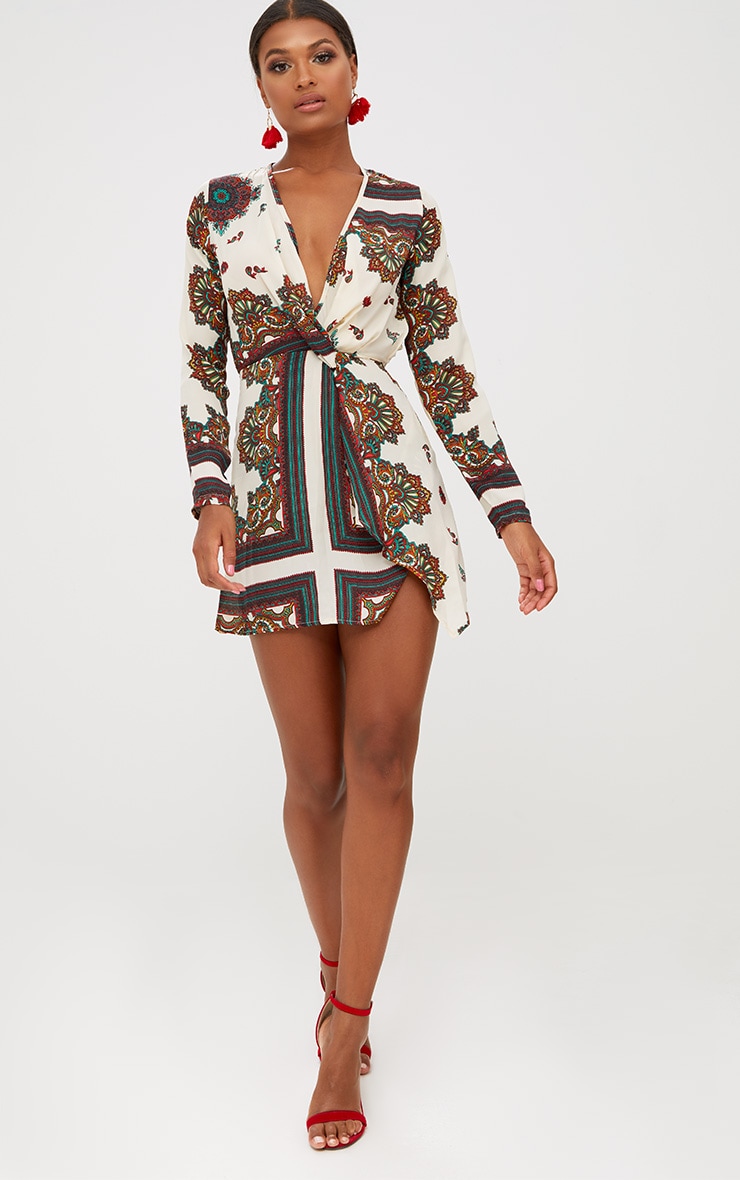 Robe Cache-Coeur Imprim?�e Blanche | Robes | PrettyLittleThing FR