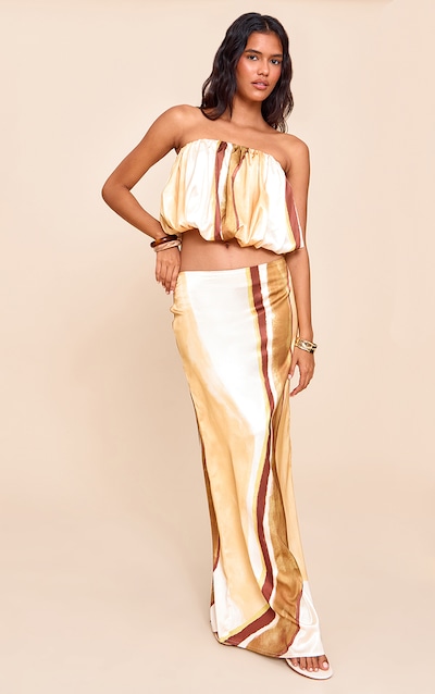 Jupe longue à taille mi-haute en matière satinée à imprimé à rayures multiples