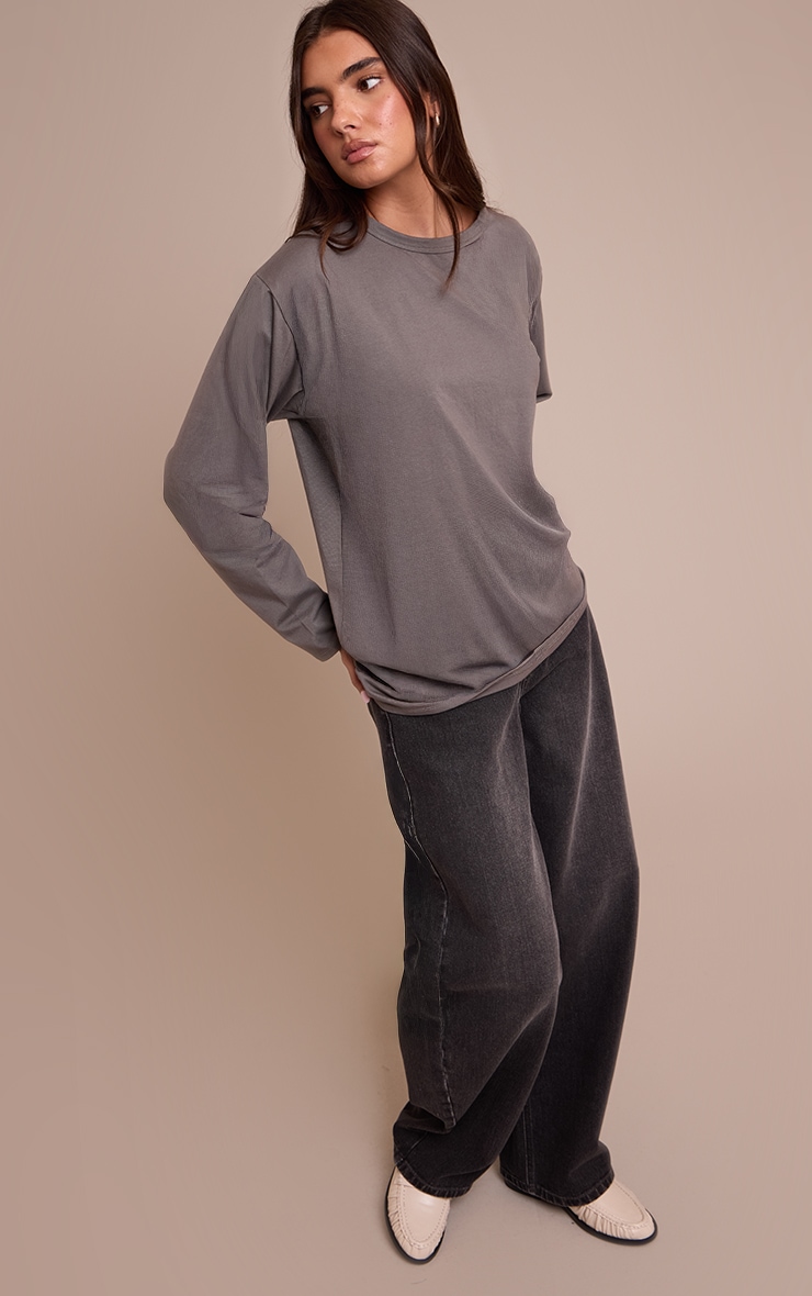 T-shirt oversize basique en coton gris anthracite à manches longues image 3