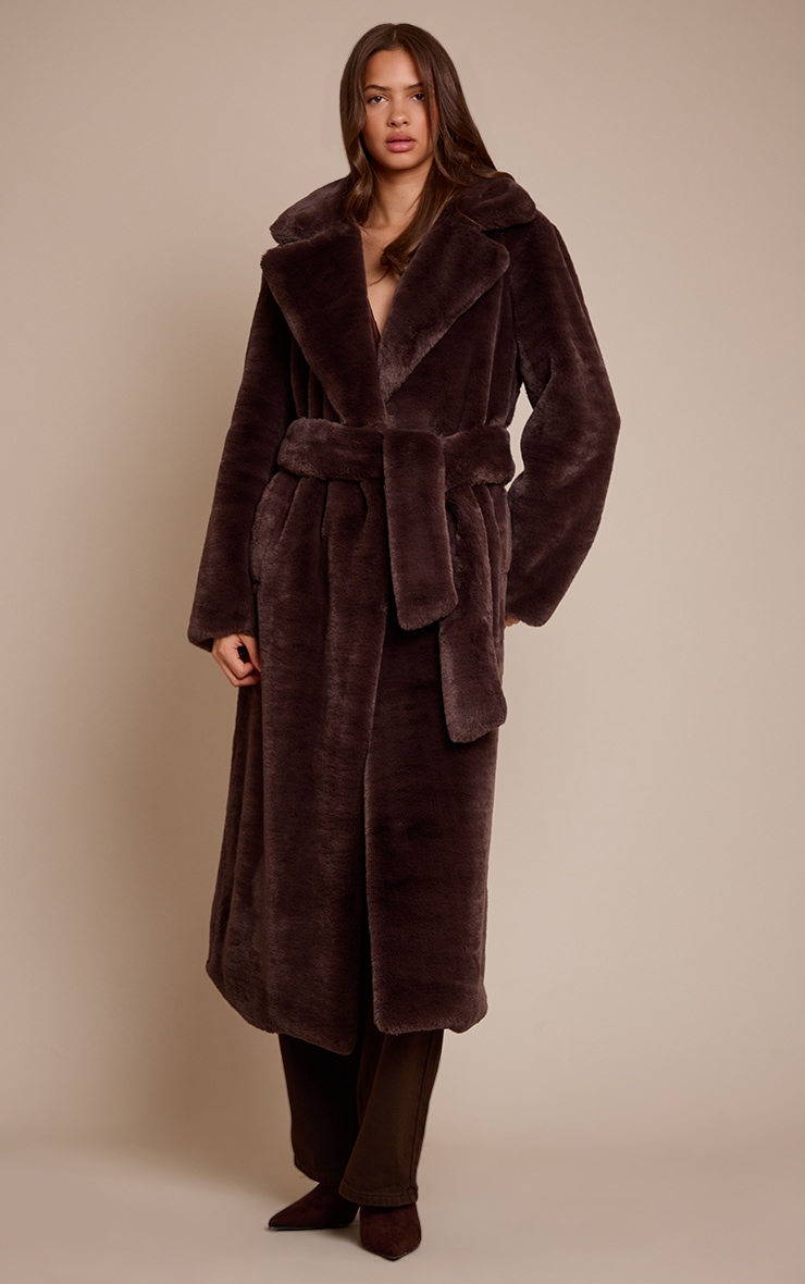 Manteau long en fausse fourrure chocolat à taille nouée image 3