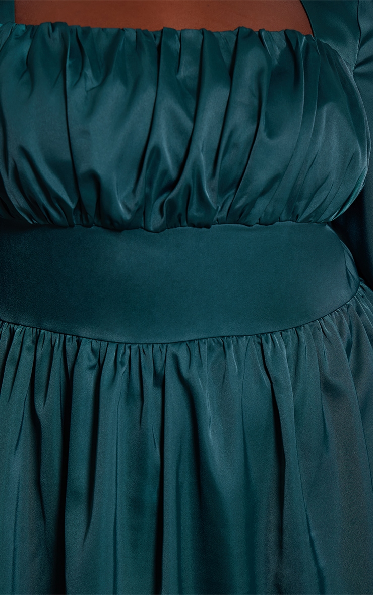 Plus Mini robe satinée vert émeraude à mancherons et bonnets froncés image 4