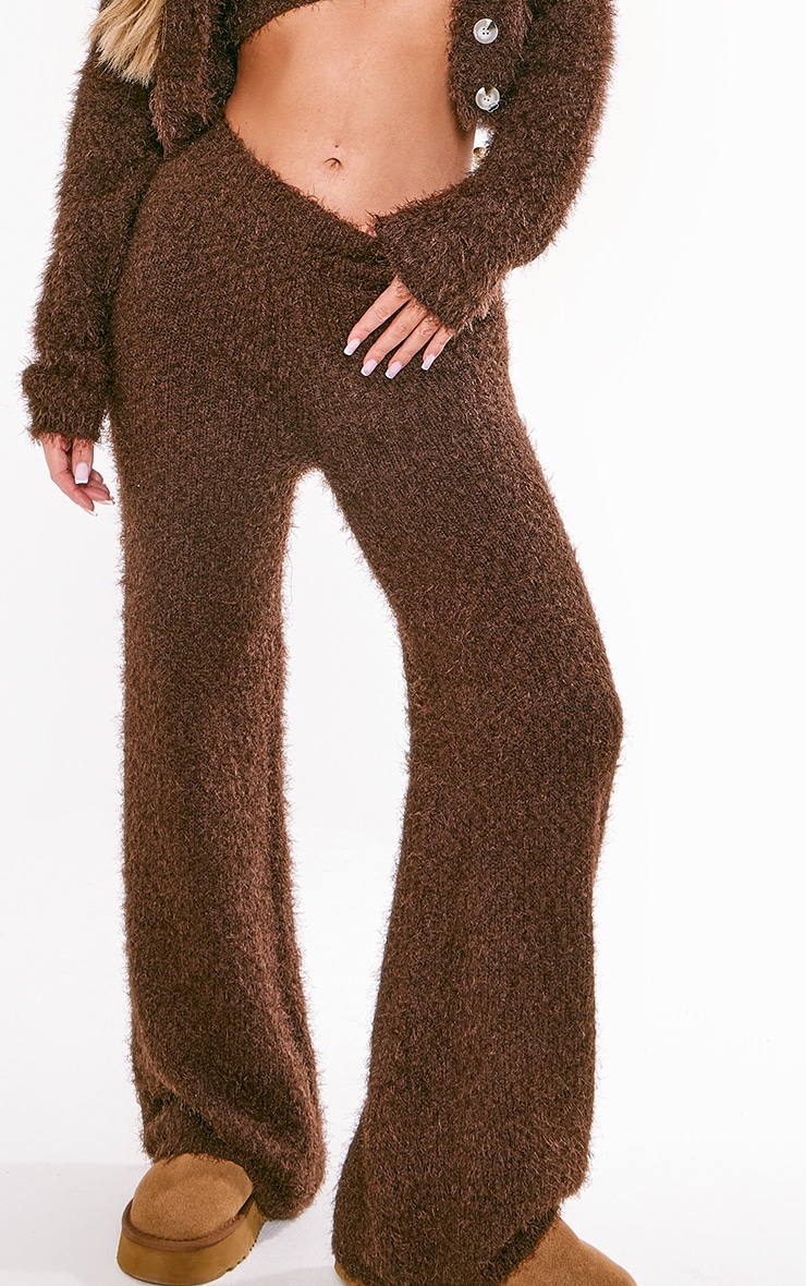 Pantalon large chocolat en maille tricot bulle duveteuse image 4