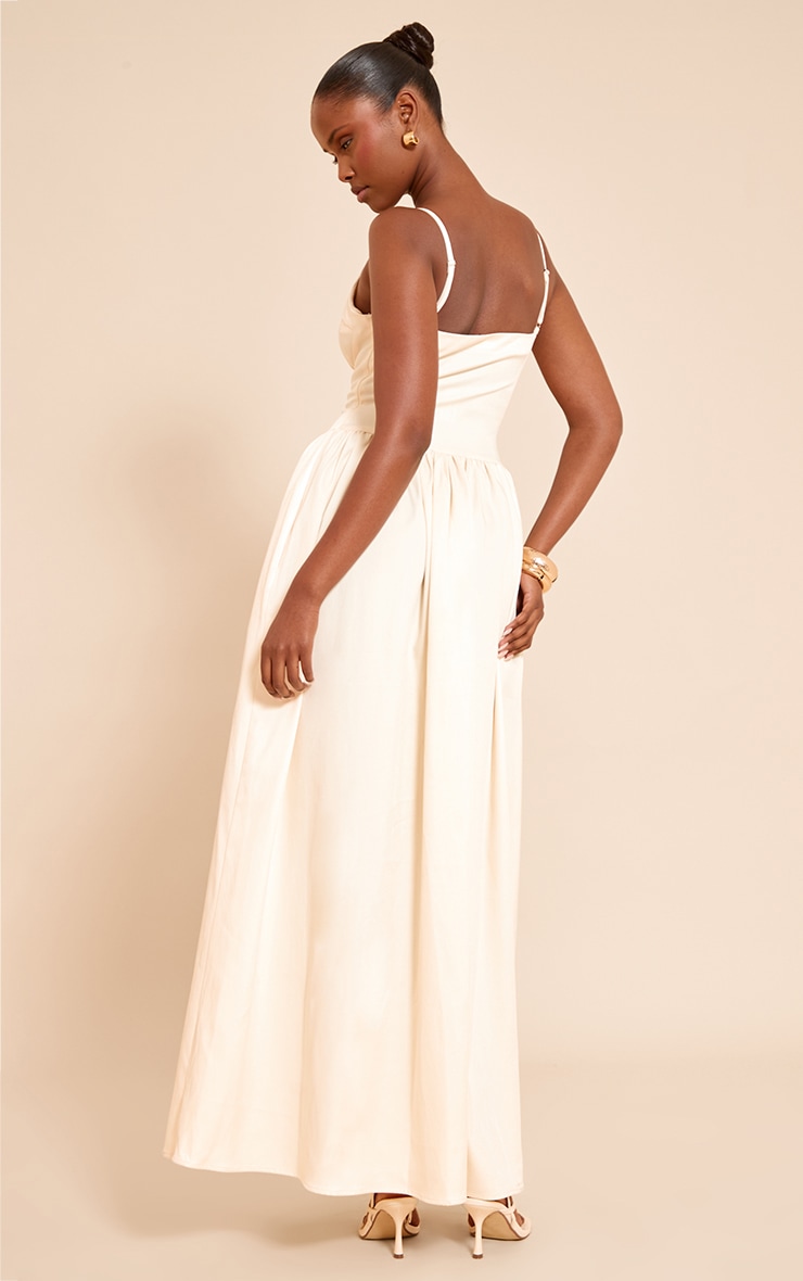Robe longue tissée crème à bretelles fines et détails sur le buste image 2