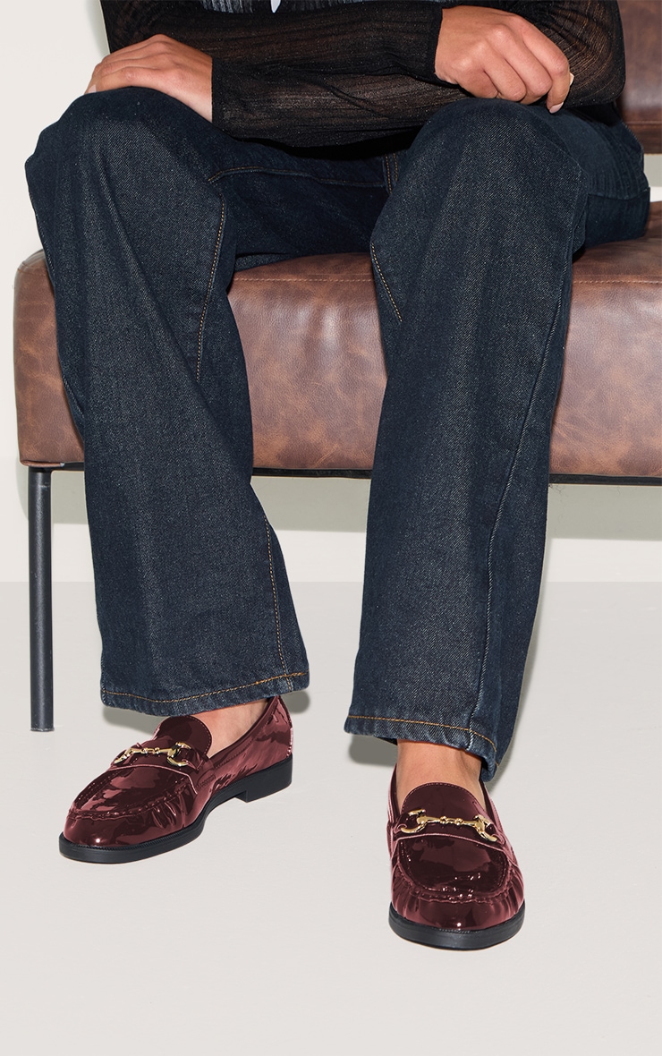 Mocassin bordeaux verni, orné d'une boucle dorée image 5