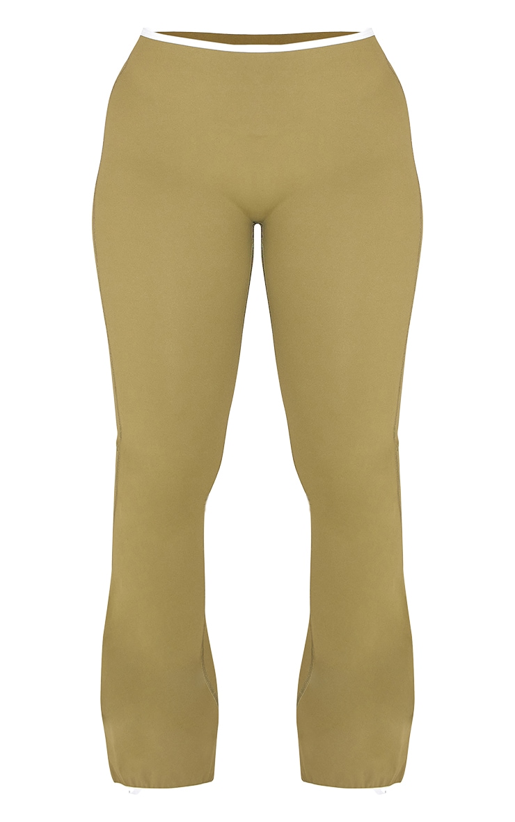 Pantalon évasé olive à coupe galbante, effet Sculpt actif et passepoil contrastant. image 5