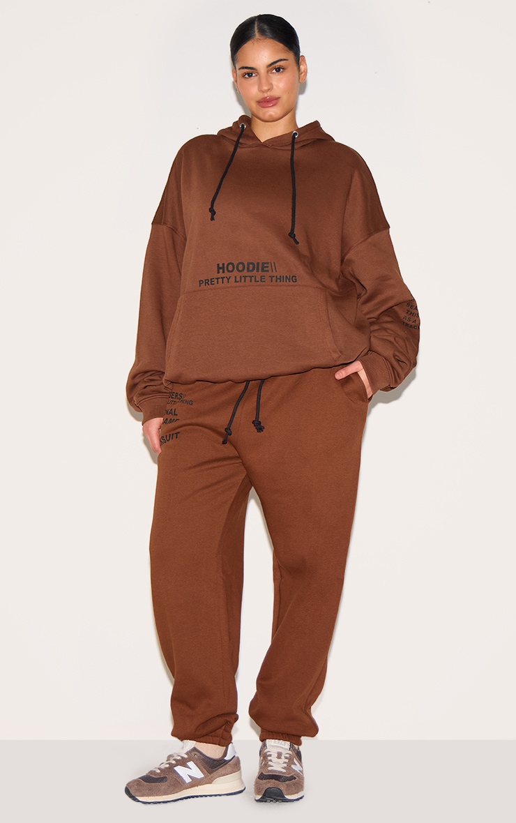 PRETTYLITTLETHING Plus Hoodie oversize chocolat à slogan imprimé image 3