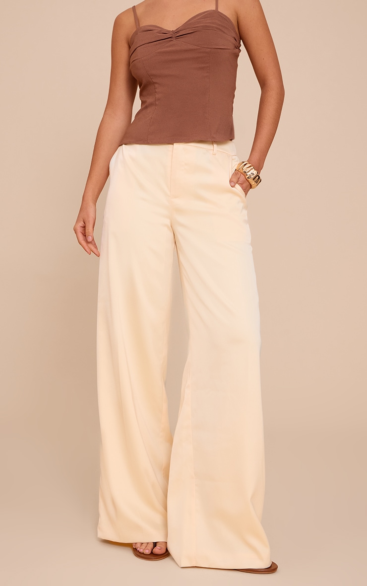 Pantalon de tailleur large satiné crème au beurre image 2