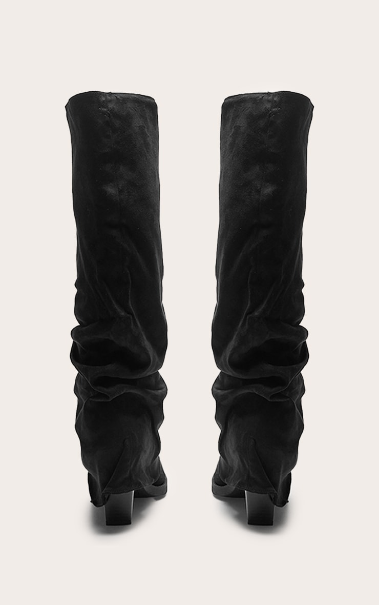 Bottes hautes pointues en suédine noire repliées à talon carré image 3