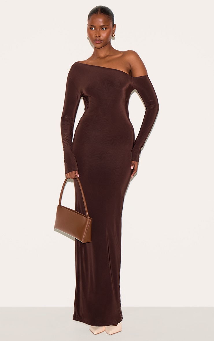 Robe longue moulante doublée chocolat à col asymétrique image 1
