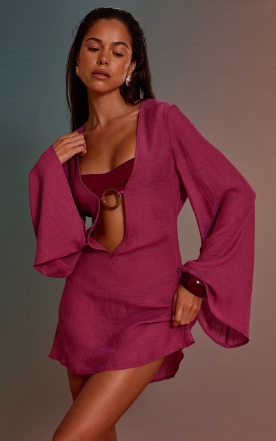 Robe de plage en effet lin magenta à manches flûtes et anneau