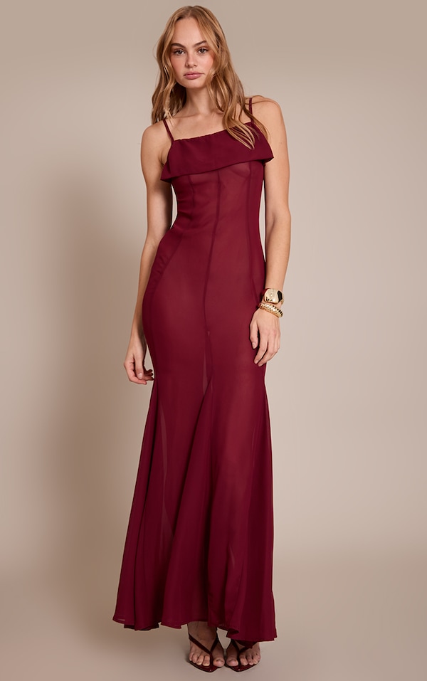 Robe longue bordeaux transparente découpée