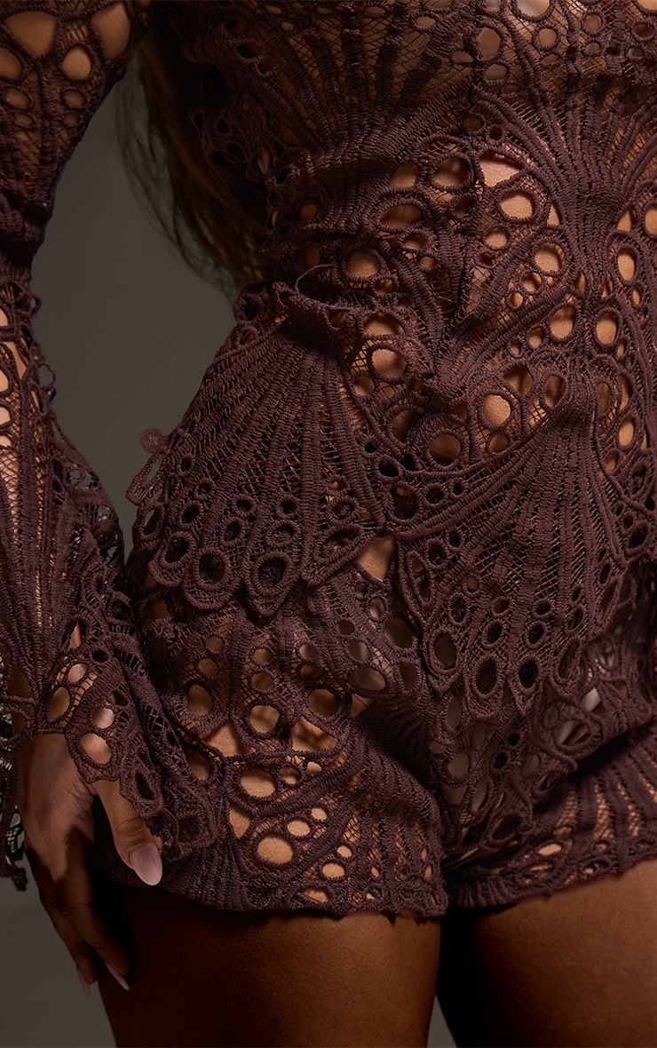 Mini short en dentelle marron foncé fleurie image 5
