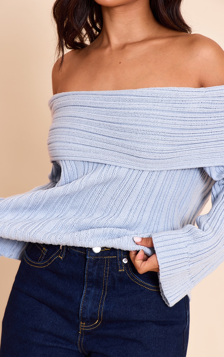 Petite Pull en maille tricot bleu ciel à épaules dénudées image 4