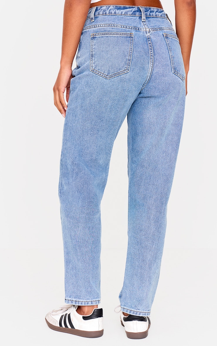 PRETTYLITTETHING Jean mom délavage bleu moyen à taille haute image 3