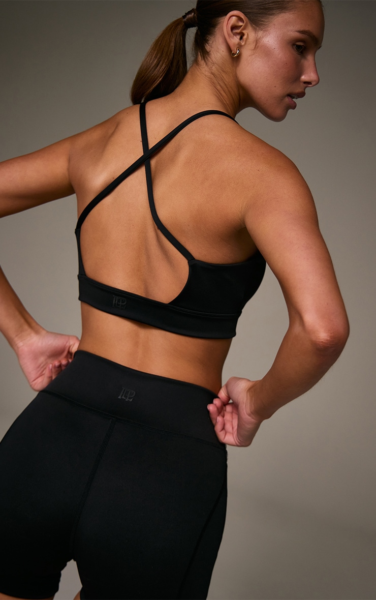 Brassière de sport ultime noire croisée dans le dos image 2