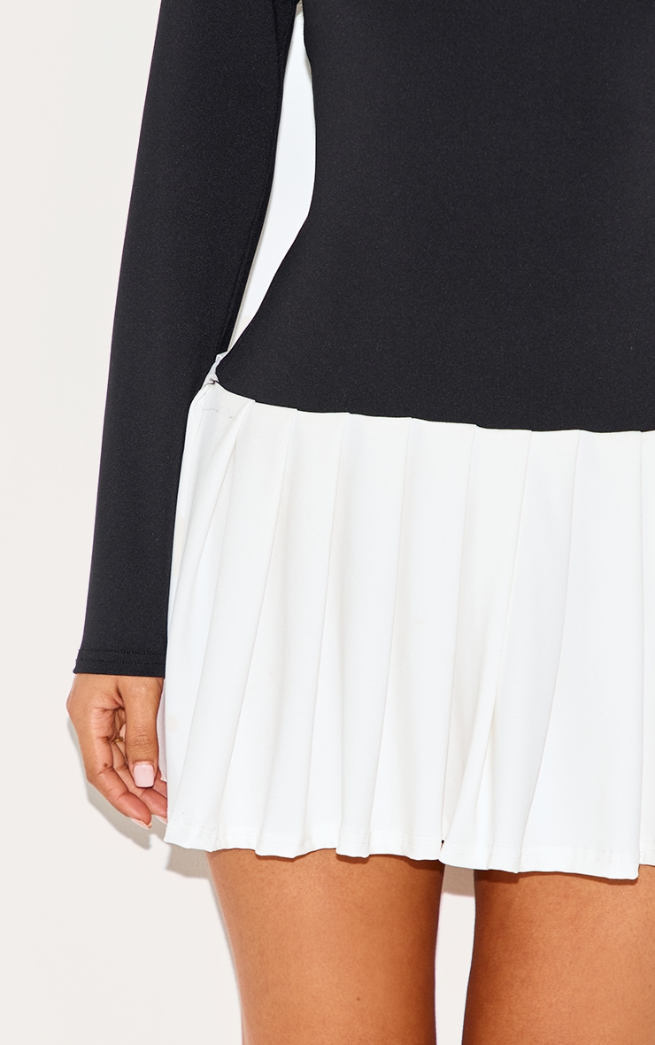 Petite Mini robe moulante noire plissée contrastée à manches longues image 4