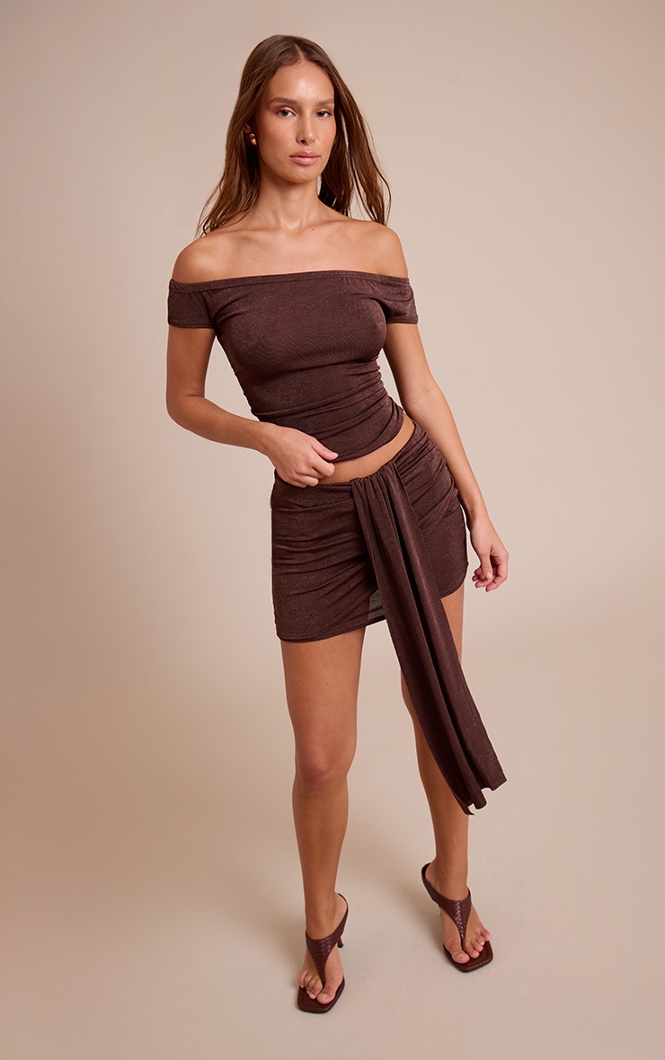 Top texturé taupe à col bardot image 3