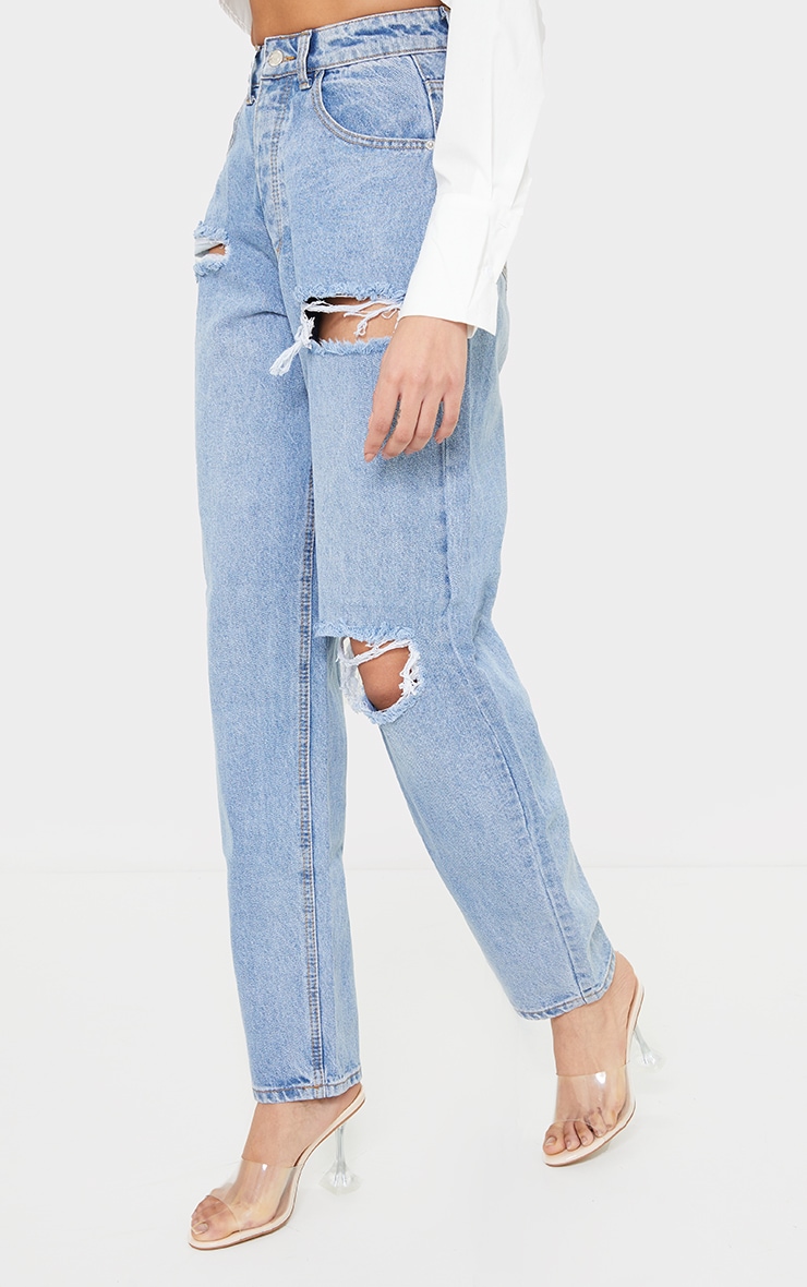 PRETTYLITTLETHING Tall Jean boyfriend délavé bleu clair ouvert sur le genoux image 2