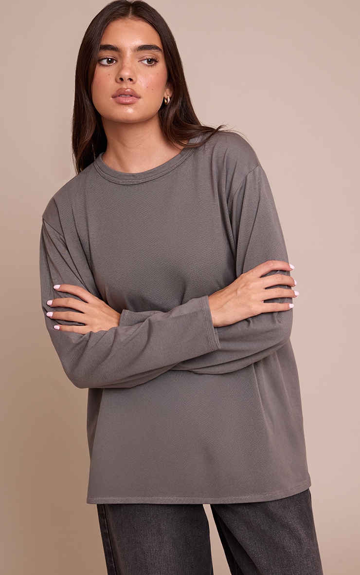T-shirt oversize basique en coton gris anthracite à manches longues image 1