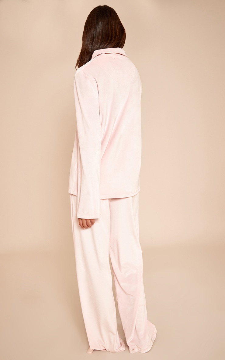 Ensemble de pyjama doux rose à lisérés contrastants image 2