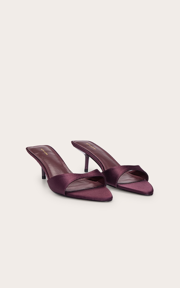 Mules pointues satinées prune à petit talon aiguille et bride fine image 3